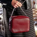 Kabelka na řetízku Cherie burgundská