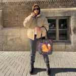 Textilní taška Tenderness Liška a květiny na černém pozadí – stylový shopper na zip