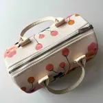 Dámská kabelka Barrel – textilní potisk Jaro kvete