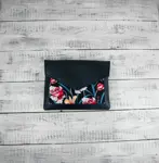 Dámský klutch konvert – elegantní sametová kabelka s potiskem  Vícebarevné lilie