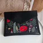 Dámský klutch konvert – elegantní sametová kabelka s potiskem Máky 