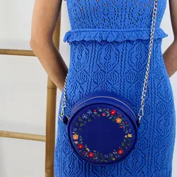 Kabelka tablet Věnec z květin (modré pozadí)