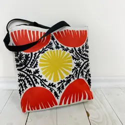 Textilní taška Tenderness Červená rue – stylový shopper na zip