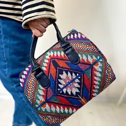 Dámská kabelka Barrel – textilní potisk lidový vzor 