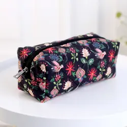 Kosmetická taška Pusheen – stylová a prostorná taštička na kosmetiku Květiny a ptáčci