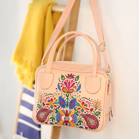 Dámská kabelka Kitto – sametový potisk Zázračný květ na práškovém pozadí