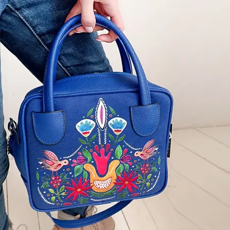 Dámská kabelka Kitto – sametový potisk Ptáci a květiny na modrém pozadí