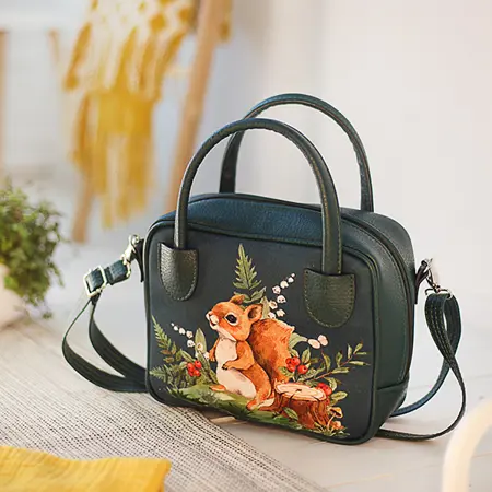 Dámská kabelka Kitto – sametový potisk Veverka