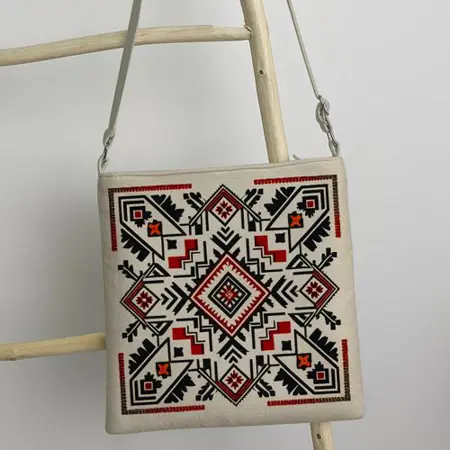 Kabelka Taystra Ve stylu výšivky