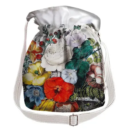 Dámská kabelka torba květiny na bílém pozadí