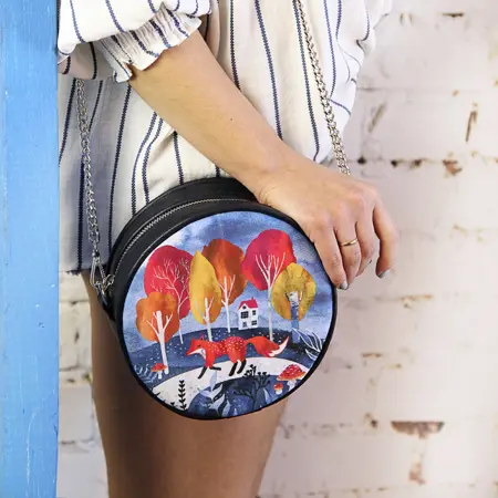 Kabelka tablet Liška v lišce, tmavě modrá