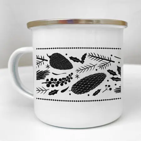 Smaltovaný hrnek Camper Šišky a bobule