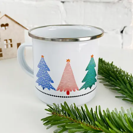 Smaltovaný hrnek Camper vánoční stromky
