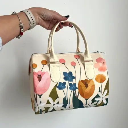 Dámská kabelka Barrel – textilní potisk Jaro kvete