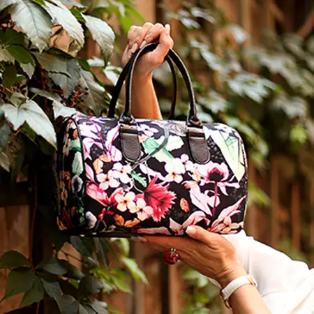 Dámská kabelka Barrel – textilní potisk pestré květiny