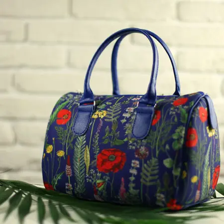 Dámská kabelka Barrel – textilní potisk máky na modrém pozadí