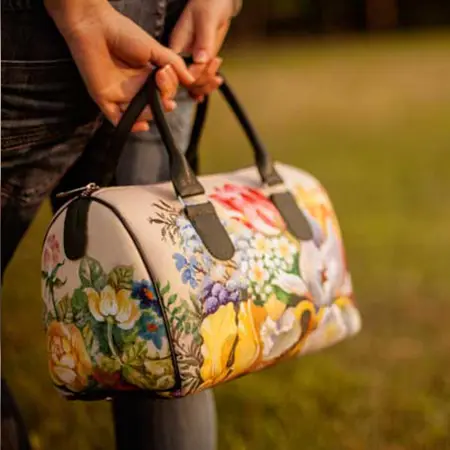 Dámská kabelka Barrel – textilní potisk  Jasné květiny