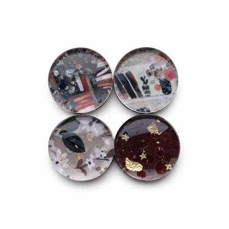 Sada magnetů Tella – kulaté magnety 2,5 cm (4 ks) Noční ateliér